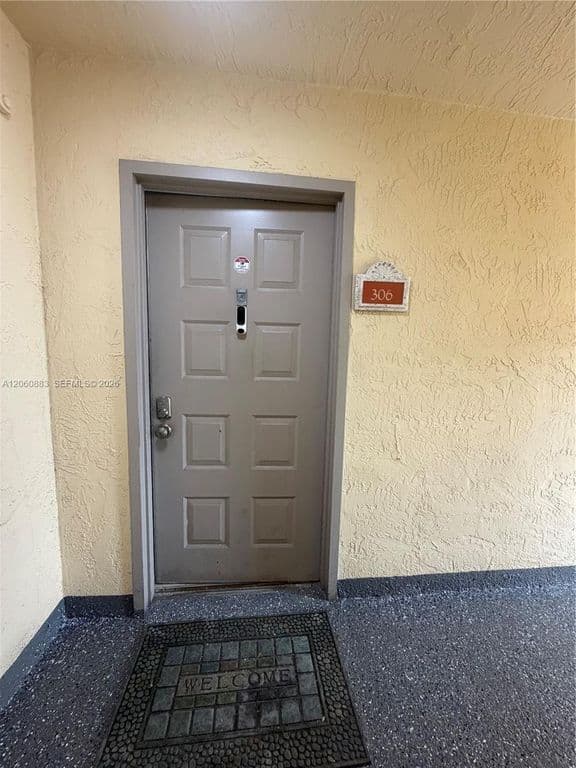2-bedroom Condo — 8205 Lake Dr #306