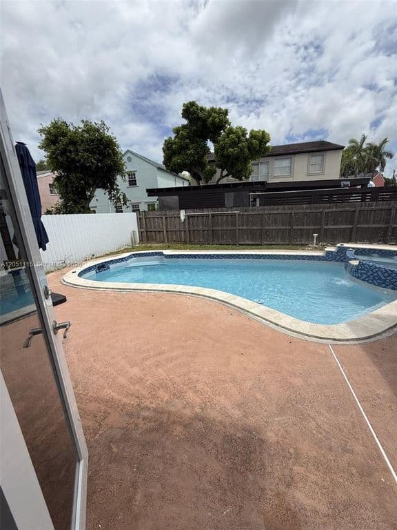 5-bedroom Single-Family Home — 11959 SW 269th Ter