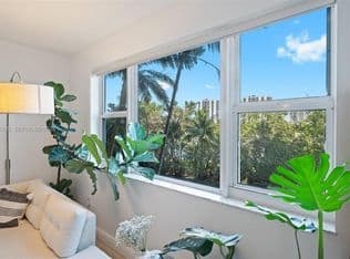 2+1 Condo — 20000 Country Club Dr APT 314, Aventura, 33180
