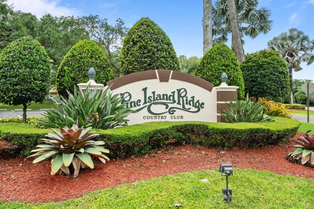 2+1 Condo — 9470 Live Oak Place #204