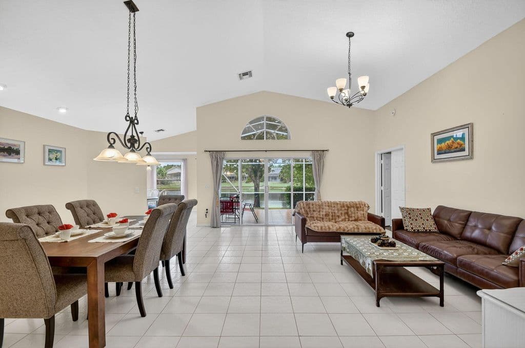 4+1 Müstakil ev — 2453 Stonegate Drive