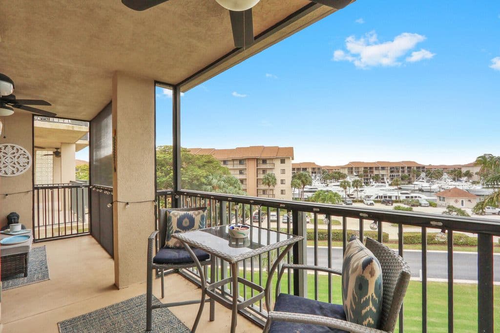 2+1 Condo — 901 Seafarer Circle #403