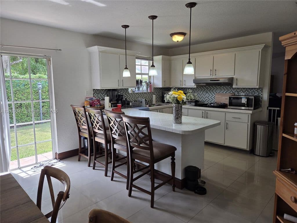 4-bedroom Single-Family Home — 10120 SW 127th Ave