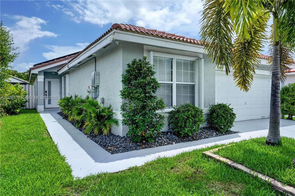 3-bedroom Single-Family Home — 17442 SW 18th St