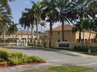 3+1 Townhouse — 541 Princess Dr, Margate, 33068