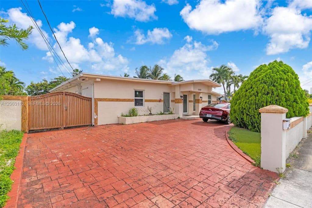 6-bedroom Single-Family Home — 11470 SW 57th Ter