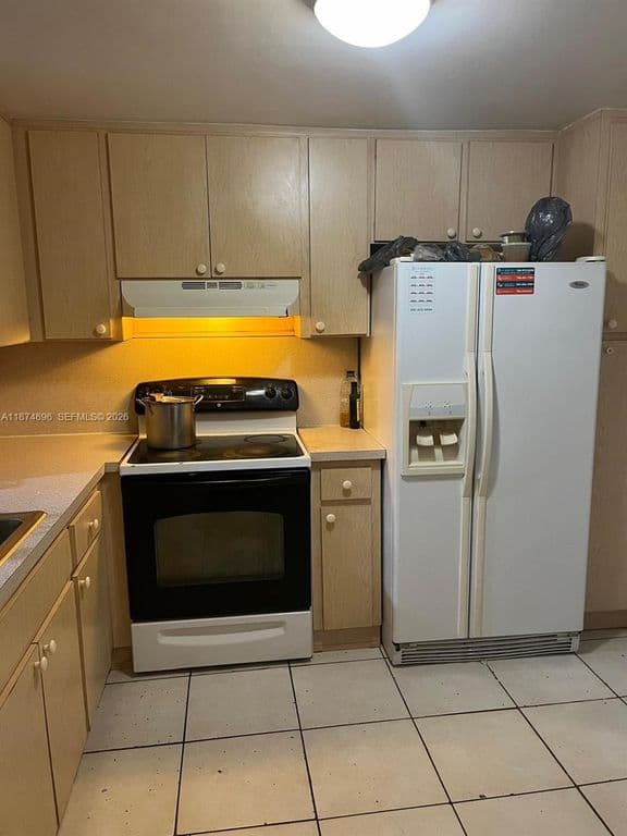 2+1 Condo — 11295 SW 88th St #M109