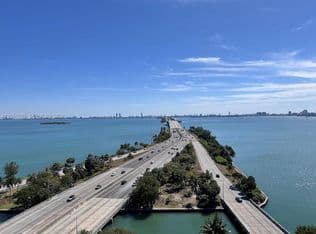 1+1 Condo — 601 NE 36th St APT 1205, Miami, 33137