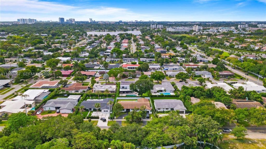 4+1 Müstakil ev — 1850 NE 199th St