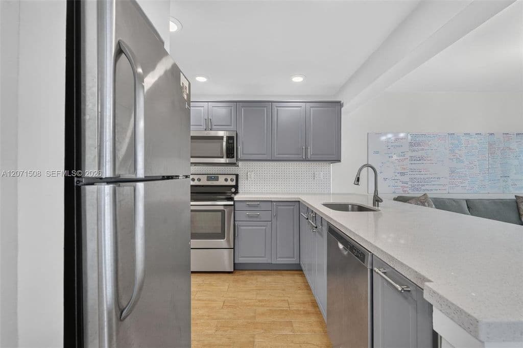 2-bedroom Condo — 9440 Poinciana Pl APT 302