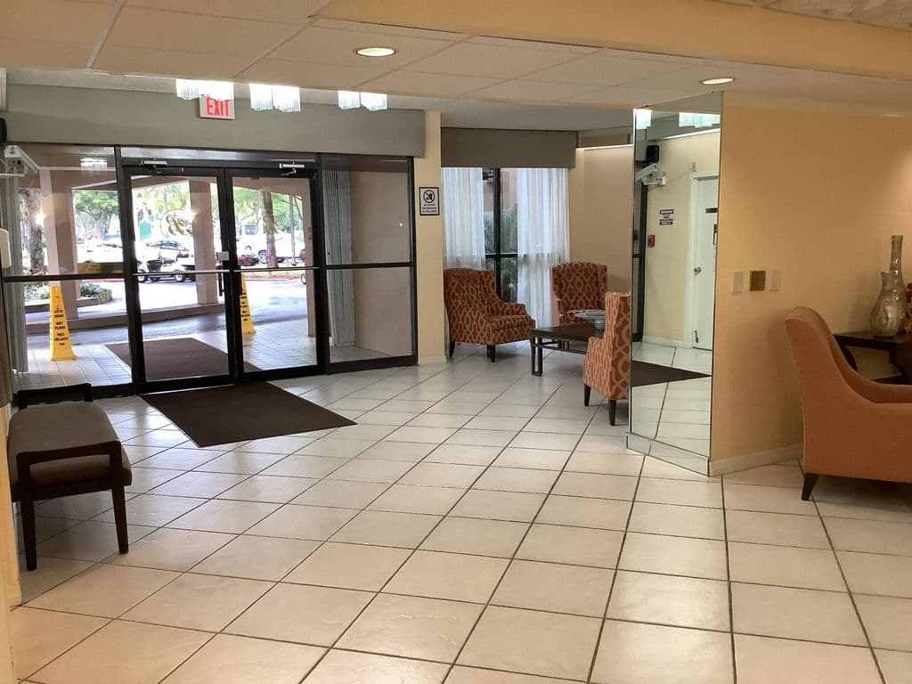 1-bedroom Condo — 1300 Saint Charles Place Unit Ph13