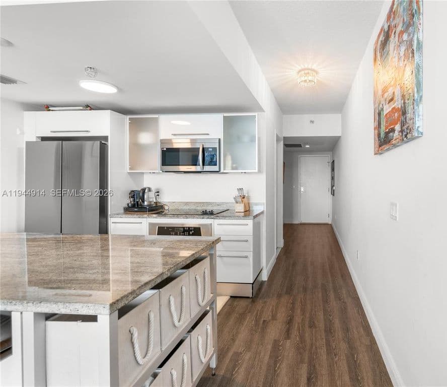 2-bedroom Condo — 185 SW 7th St APT 2702