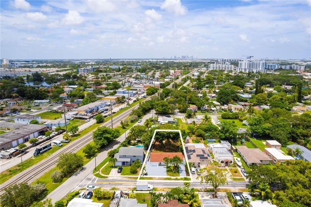 3+1 Müstakil ev — 254 SW 4th St