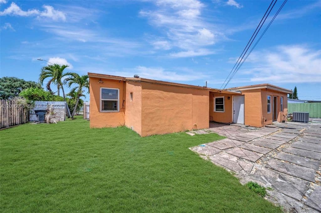 6+1 Müstakil ev — 2890 NW 160th St