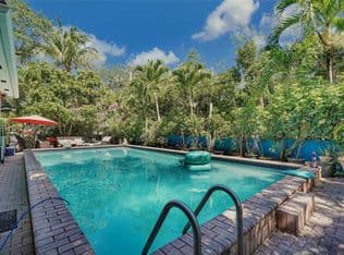 3+1 Müstakil ev — 9325 NE 5th Ave, Miami Shores, 33138