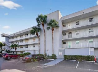 2+1 Condo — 115 Royal Park Dr APT 2C, Oakland Park, 33309