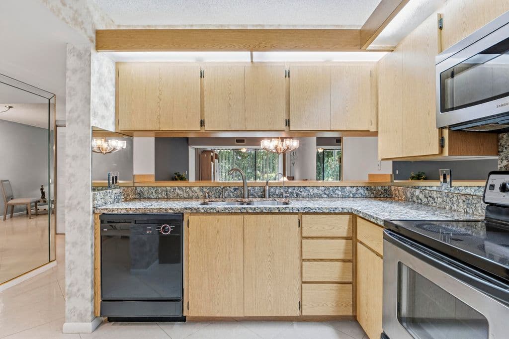 2-bedroom Condo — 6145 Balboa Circle #103