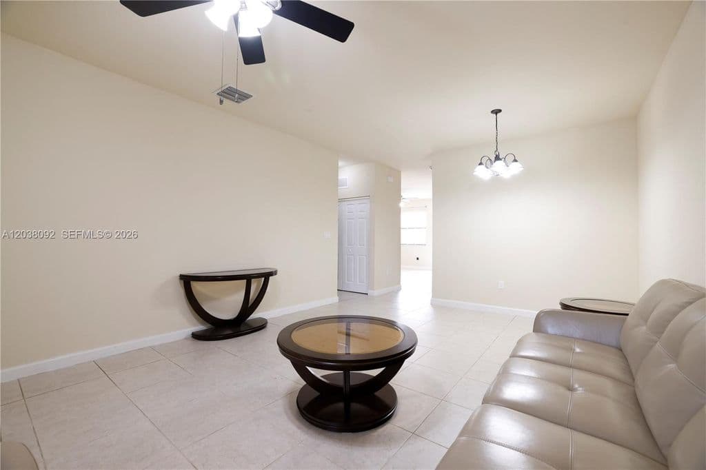 4+1 Mülk — 7146 SW 163rd Ave