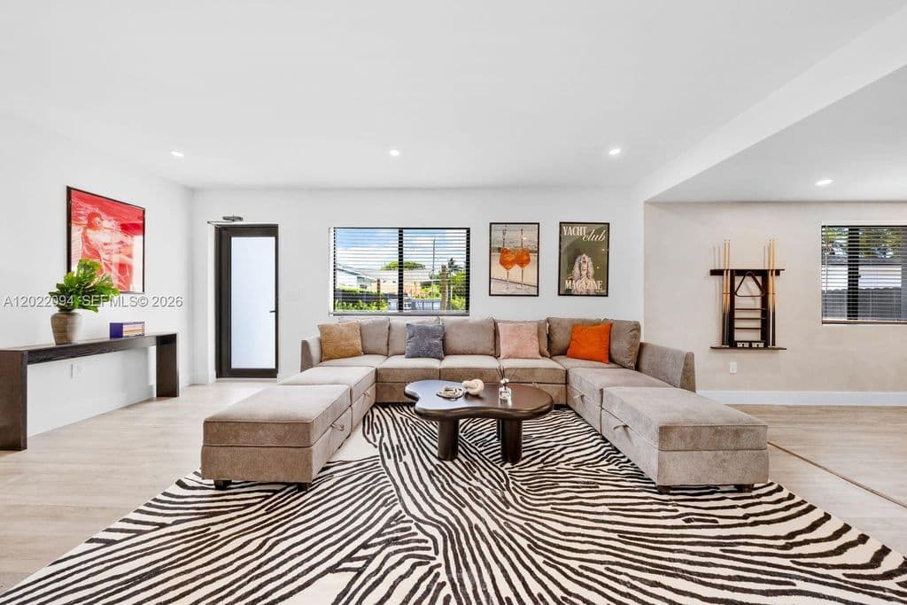5+1 Müstakil ev — 111 NW 53rd St