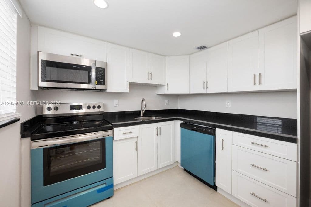 2+1 Condo — 14165 SW 87th St #D-505
