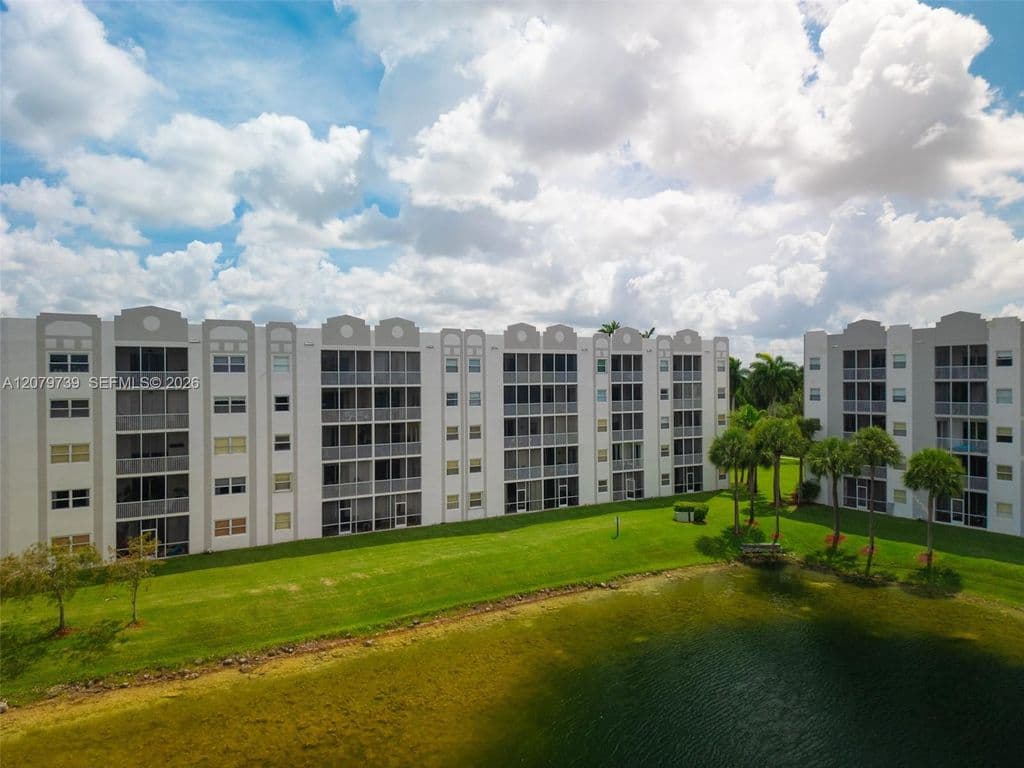 3-bedroom Condo — 10750 NW 66th St APT 102