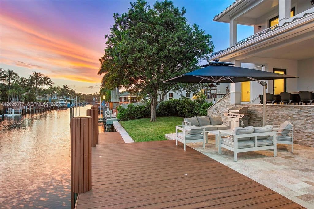 5-bedroom Single-Family Home — 850 Washington St
