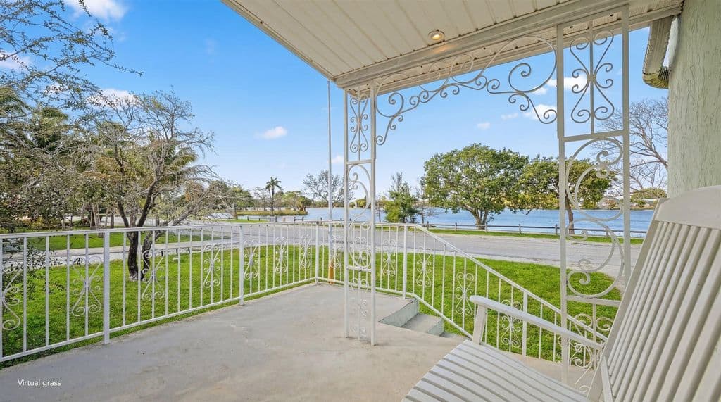 3-bedroom Single-Family Home — 5160 Lake Osborne Drive