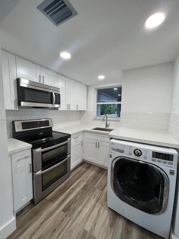1+1 Condo — 310 Fontainebleau Blvd APT 204