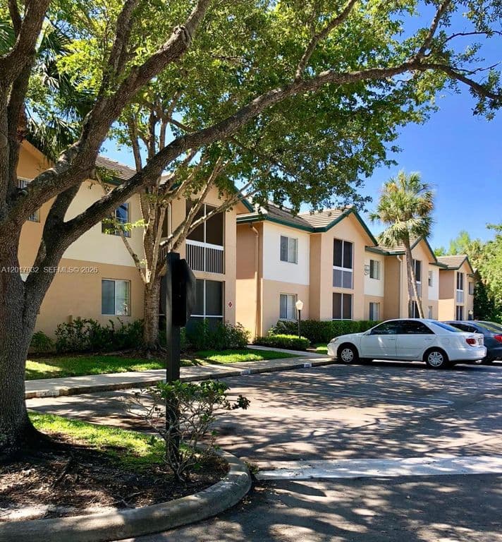 2+1 Condo — 9855 Westview Dr APT 723