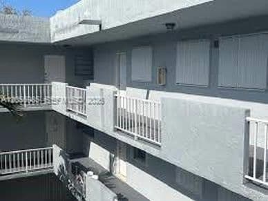 2+1 Condo — 1725 W 60th St APT F202