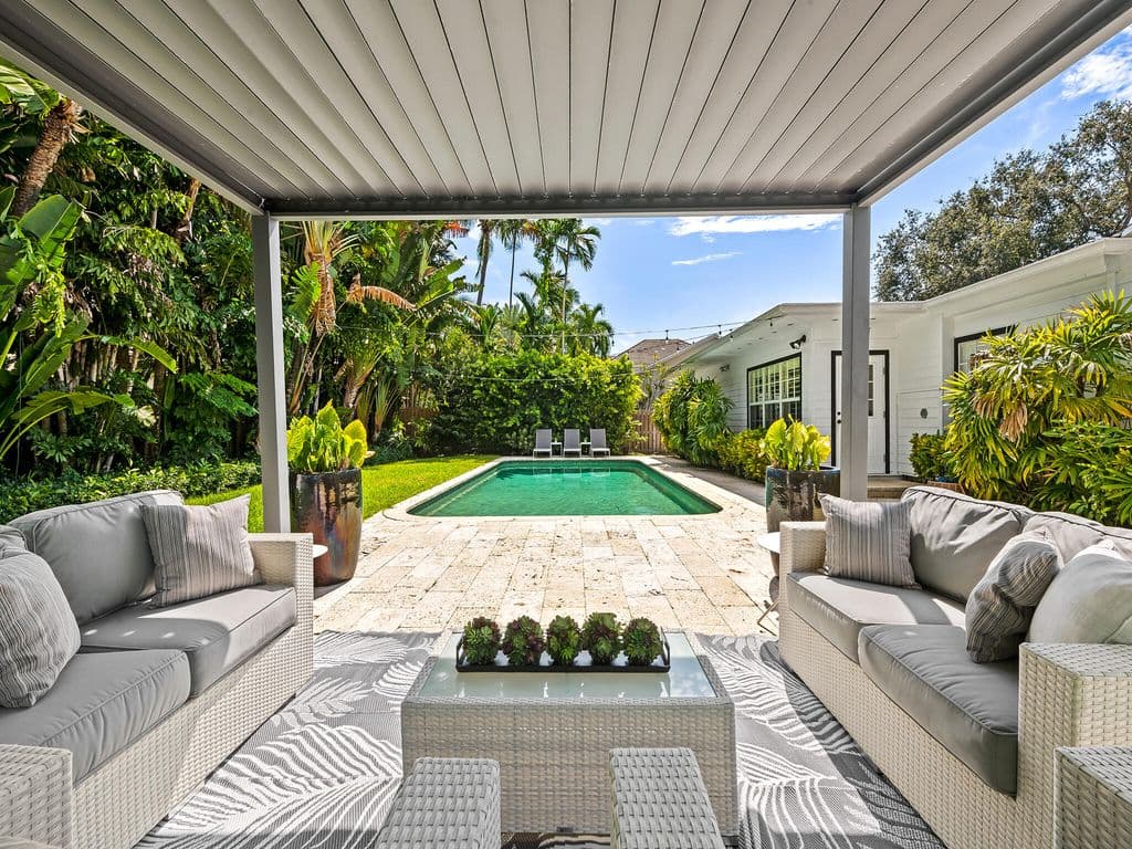 4-bedroom Single-Family Home — 1001 SE 10th Street