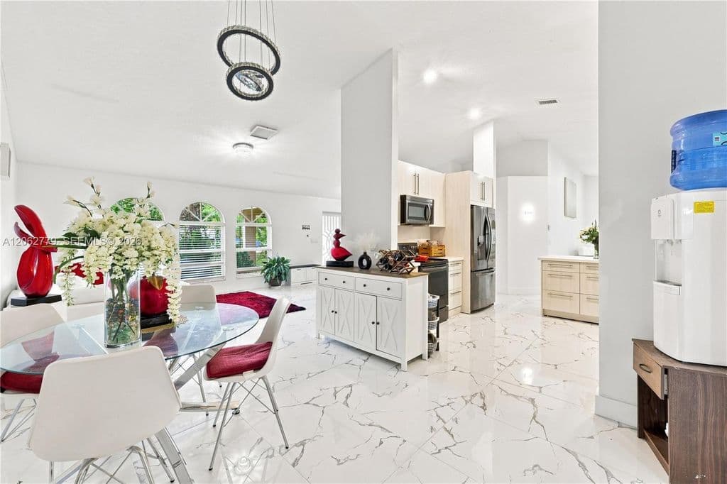 4-bedroom Single-Family Home — 12629 75th Ln N