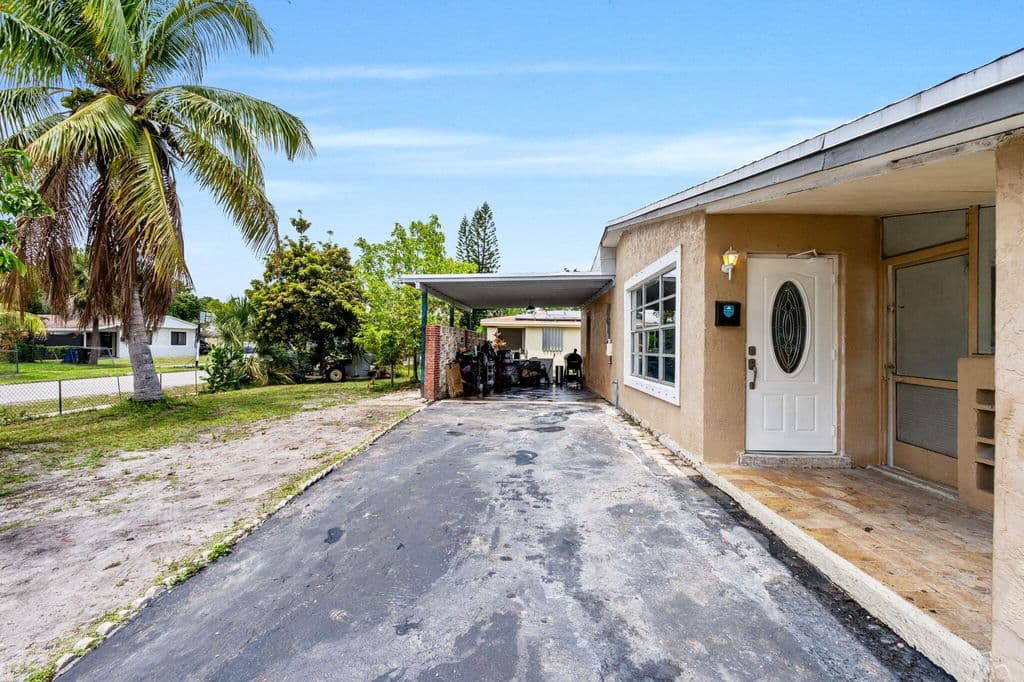 4-bedroom Single-Family Home — 670 SW 29th Avenue