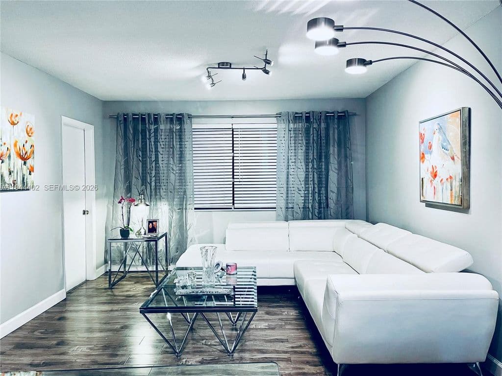 2-bedroom Condo — 2300 Park Ln APT 201