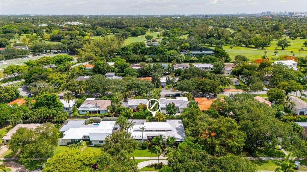 5+1 Müstakil ev — 857 NE 98th St