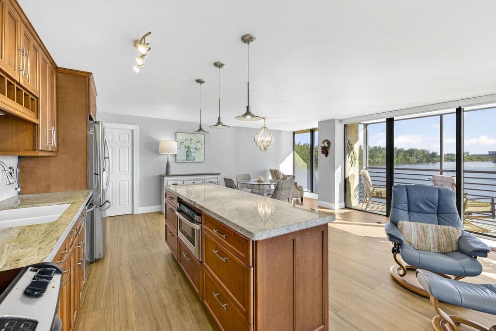 2+1 Condo — 900 NE SPANISH RIVER Boulevard #2w