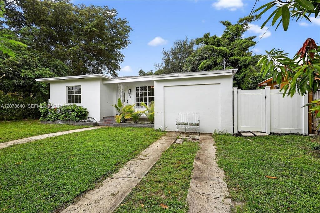 2+1 Müstakil ev — 40 NW 68th St
