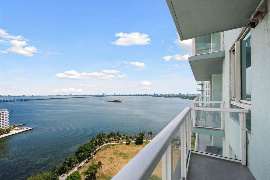 3-bedroom Condo — 1900 N Bayshore Drive #2312