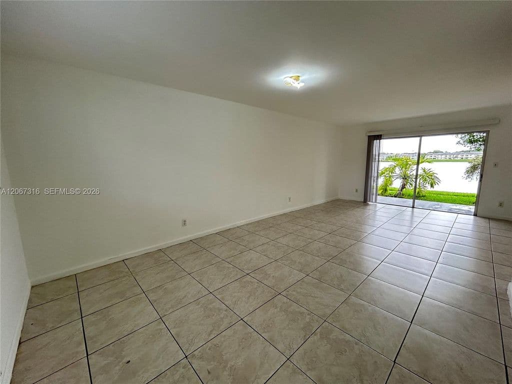 2-bedroom Condo — 3409 NW 44th St APT 106