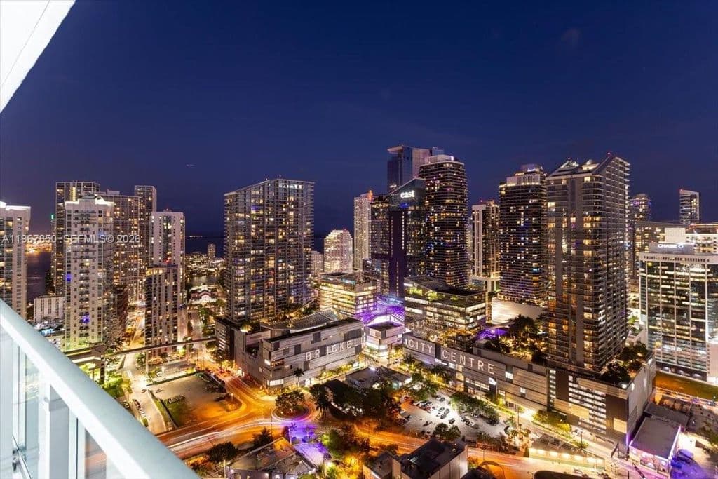 2+1 Condo — 92 SW 3rd St APT 3804