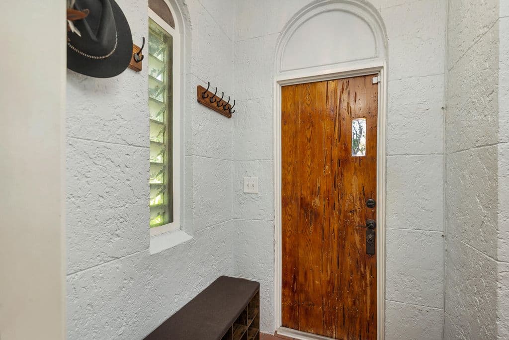 2-bedroom Single-Family Home — 714 Sunset Road