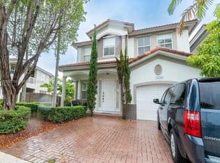 5-bedroom Townhouse — 8526 NW 108th Ave #8526, Miami, 33178