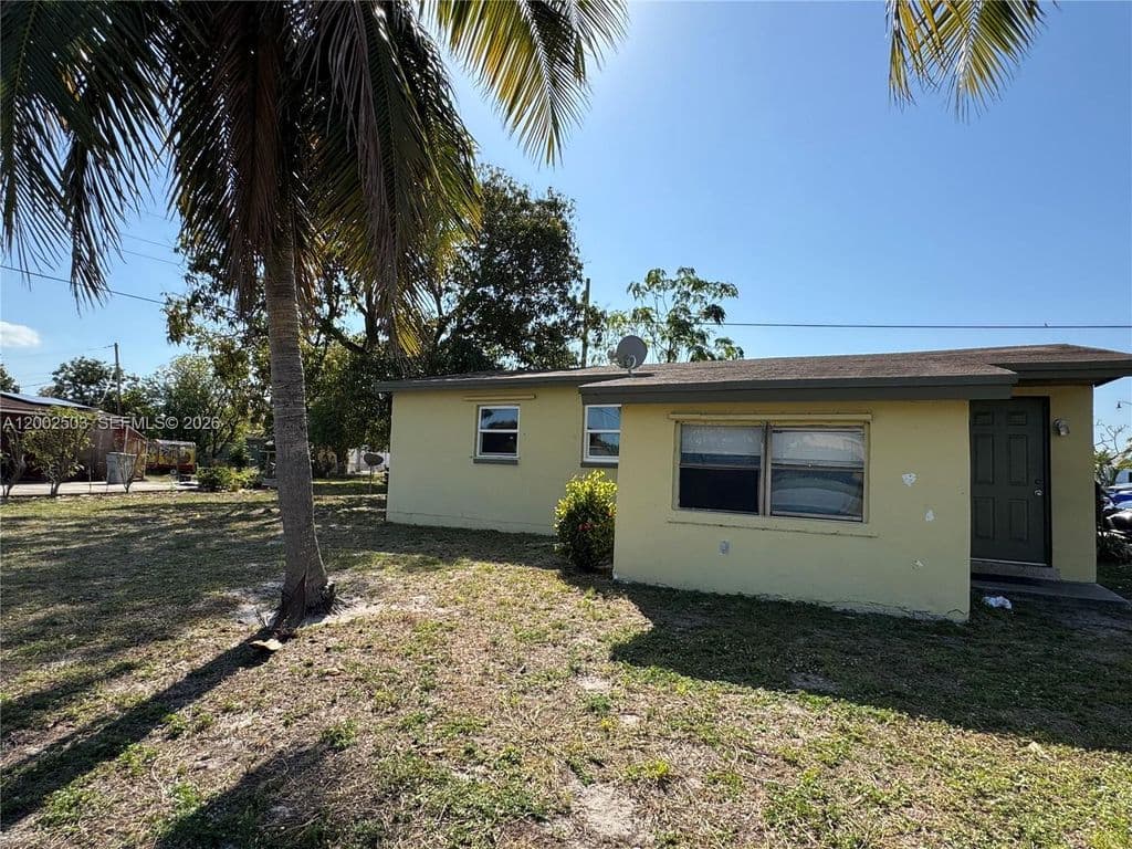 3+1 Müstakil ev — 600 NW 19th St
