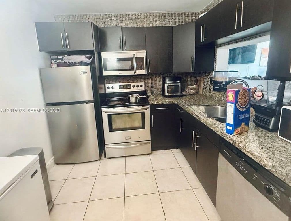 3-bedroom Condo — 488 NW 165th Street Rd APT B512