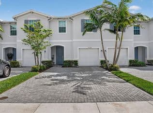 4-bedroom Townhouse — 4326 Hammock Grove Drive, Lake Worth, 33467