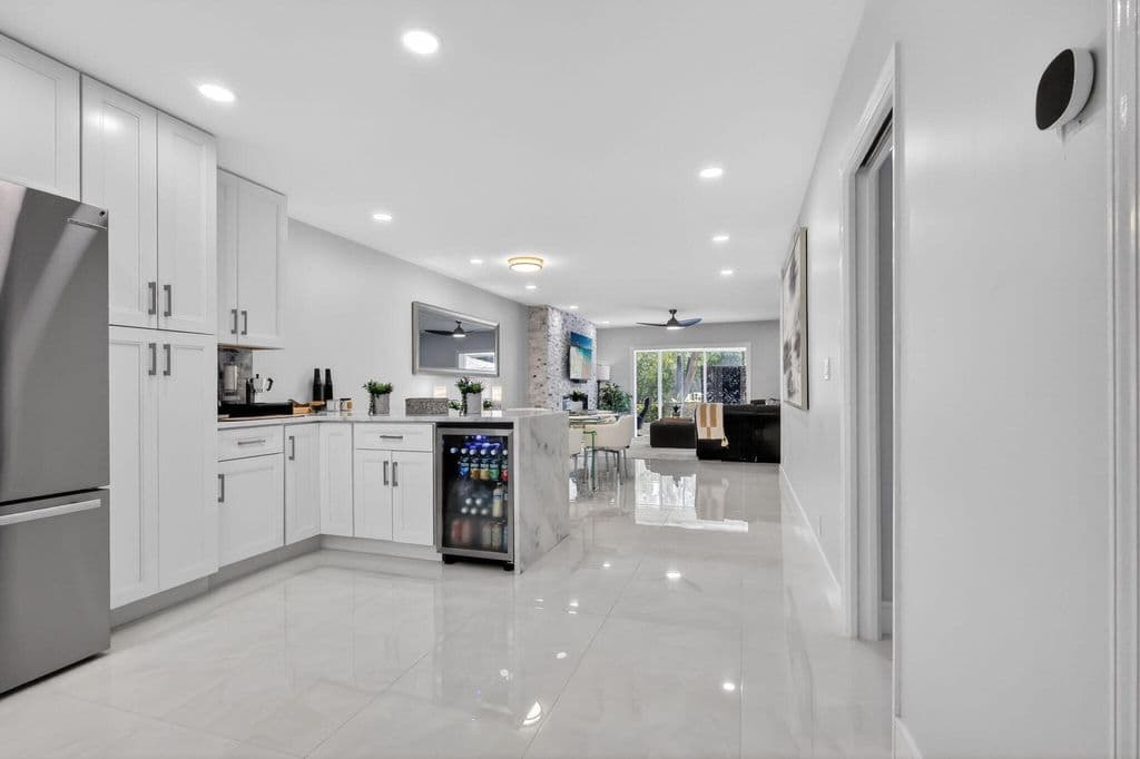 2+1 Condo — 700 NE Harbour Terrace #1250