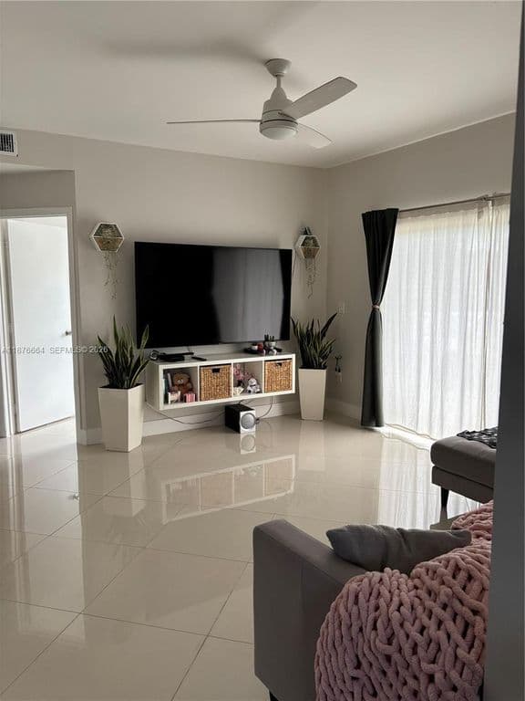 3-bedroom Property — 1851 NW 96th Ter #6B