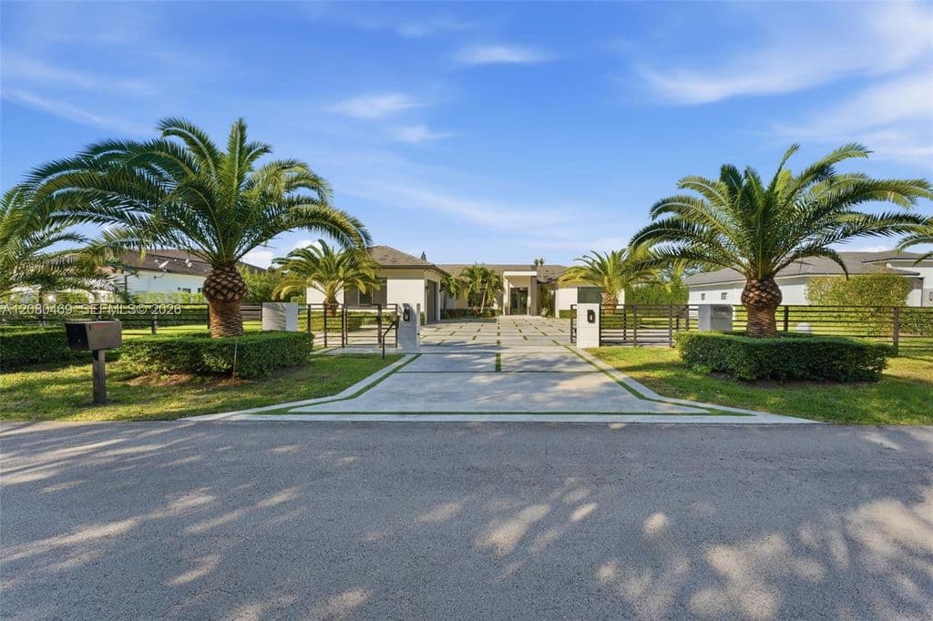 6+1 Müstakil ev — 10005 SW 66th St