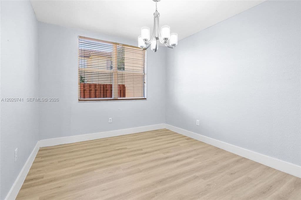 3-bedroom Property — 1595 NE 33rd Rd #1103
