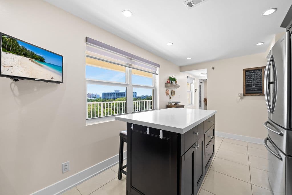 3-bedroom Condo — 3095 N Course Drive #702